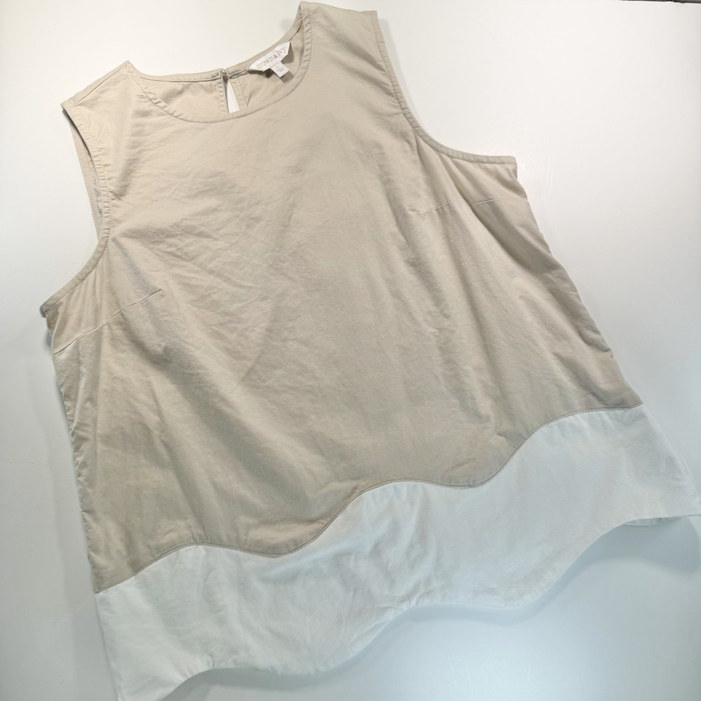 Crown & Ivy Women's Sleeveless Tan & White Top With Scallop Hem L